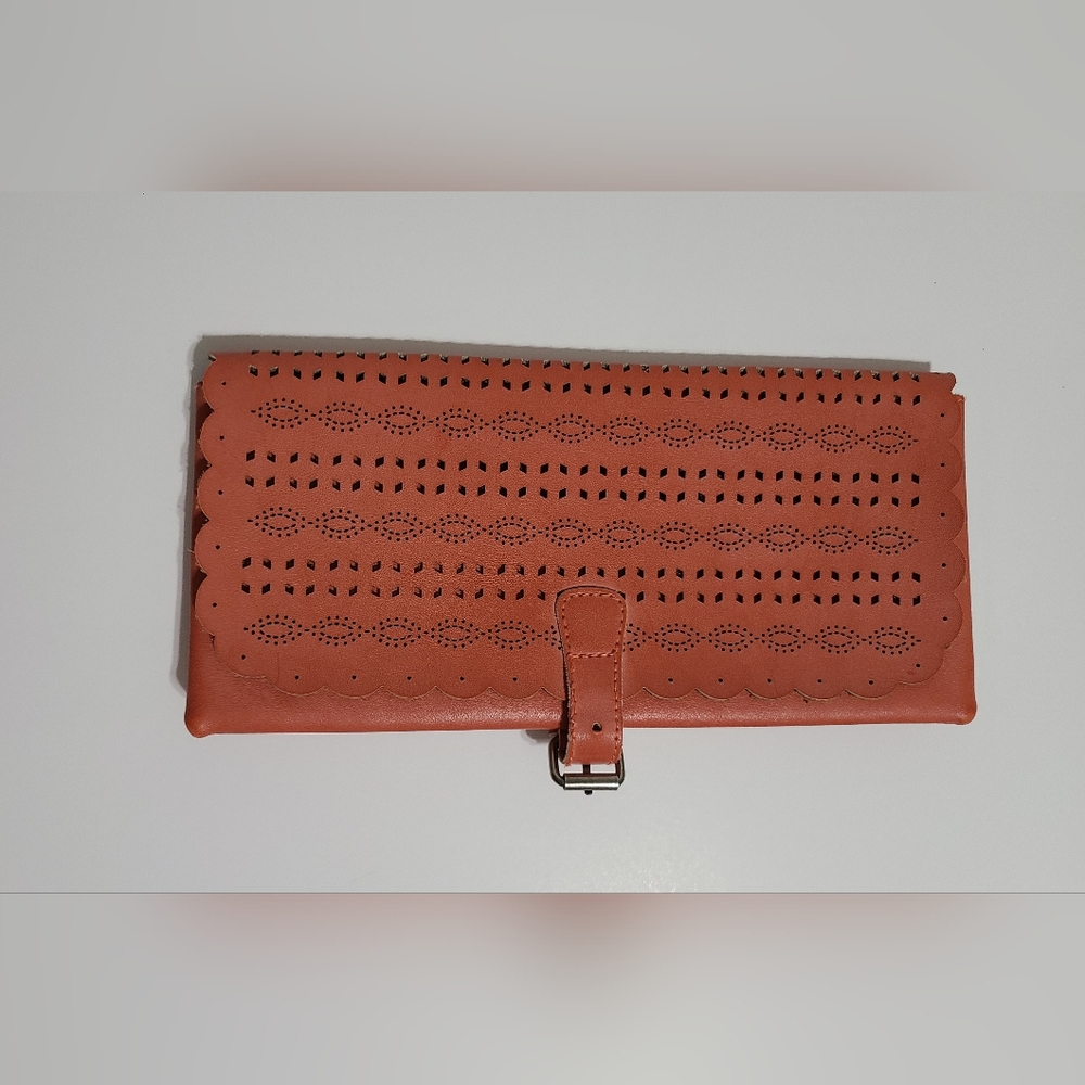 American Eagle Clutch pastel peach